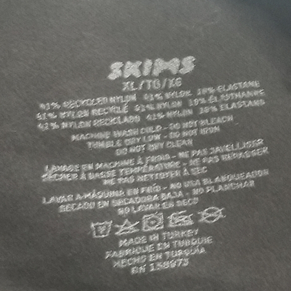 SKIMS BLACK SEAMLESS SCULPTING MID-THIGH BODYSUIT Body shaper XLarge NWOT - Picture 5 of 6